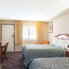 Отель Days Inn by Wyndham Alhambra CA комната для гостей