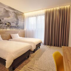 Active Hotel Вроцлав комната для гостей