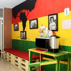 Отель Reggae Hostel Montego Bay Ямайка, Монтего-Бей - отзывы, цены и фото номеров - забронировать отель Reggae Hostel Montego Bay онлайн удобства в номере