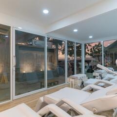 Отель Destinaation Patong Boutique by The Sea фитнесс-зал