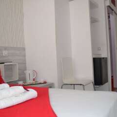 Отель Hostal Madrid Sol Мадрид сейф в номере