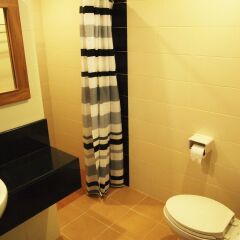 Отель Phuket Ecozy Hotel Таиланд, Пхукет - отзывы, цены и фото номеров - забронировать отель Phuket Ecozy Hotel онлайн ванная
