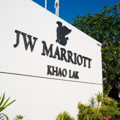 Отель JW Marriott Khao Lak Resort and Spa спортивное сооружение