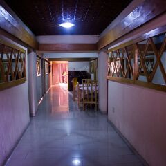 Deke Hotel and Suites Лагос интерьер отеля