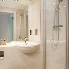 Отель Roomzzz London Stratford ванная