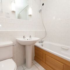 Отель Central London 2 Bedroom Flat ванная