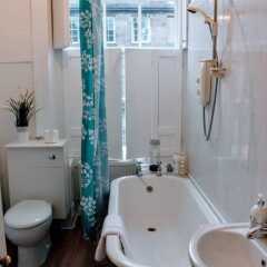 Отель 2 Bedroom Flat In The Central New Town Великобритания, Эдинбург - отзывы, цены и фото номеров - забронировать отель 2 Bedroom Flat In The Central New Town онлайн ванная