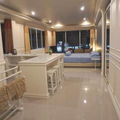 Отель Phuket Airport Suites & Lounge Bar - Club 96 Представительский люкс с различными типами кроватей фото 2