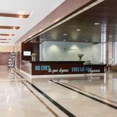 Hotel ILUNION Malaga интерьер отеля