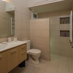 Отель Gemini - Wonderful apartment in Kolonaki Греция, Афины - отзывы, цены и фото номеров - забронировать отель Gemini - Wonderful apartment in Kolonaki онлайн ванная фото 2