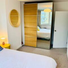 Отель Bright and Spacious 2 Bedroom Maisonette in Central London With Balcony Лондон