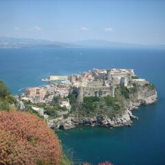 Отель Mezzabrino Vista Castello Итри приотельная территория