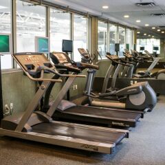Отель Deerfoot Inn & Casino Канада, Калгари - отзывы, цены и фото номеров - забронировать отель Deerfoot Inn & Casino онлайн фитнесс-зал фото 3
