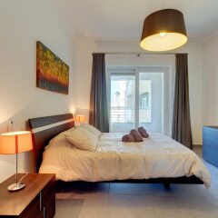 Отель Stunning Seafront Lux Apt, Fort Cambridge wt Pool Мальта, Слима - отзывы, цены и фото номеров - забронировать отель Stunning Seafront Lux Apt, Fort Cambridge wt Pool онлайн комната для гостей