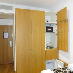Апартаменты Studios 2 Let Serviced Apartments - Cartwright Gardens сейф в номере