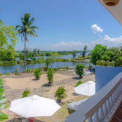 Отель The Moon River Homestay & Villa балкон