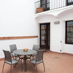 Апартаменты Aspasios Plaza Real Apartments балкон