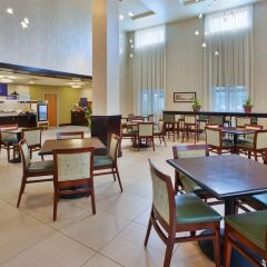 Отель Holiday Inn Express & Suites Geneva Finger Lakes питание фото 2
