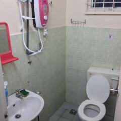 Отель Bubble Backpackers Semporna ванная фото 2