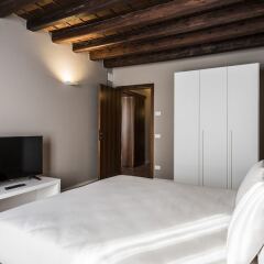 Отель Myplace - Piazze di Padova Duplex Apartment Via dei Da Carrara Италия, Падуя - отзывы, цены и фото номеров - забронировать отель Myplace - Piazze di Padova Duplex Apartment Via dei Da Carrara онлайн сейф в номере
