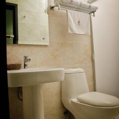 Hotel Portonovo Plaza Expo ванная
