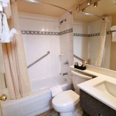Отель Riviera on Robson Suites Hotel Downtown Vancouver Канада, Ванкувер - отзывы, цены и фото номеров - забронировать отель Riviera on Robson Suites Hotel Downtown Vancouver онлайн ванная фото 2