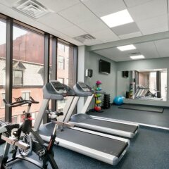 Отель Travelodge Hotel by Wyndham Montreal Centre Канада, Монреаль - отзывы, цены и фото номеров - забронировать отель Travelodge Hotel by Wyndham Montreal Centre онлайн фитнесс-зал фото 2