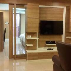 Апартаменты Pintree Service Apartment Pattaya Паттайя комната для гостей