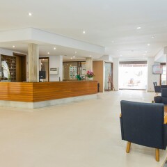 Отель Aparthotel Flora Испания, Полленса - 1 отзыв об отеле, цены и фото номеров - забронировать отель Aparthotel Flora онлайн интерьер отеля