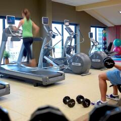Отель Embassy Suites Fort Worth - Downtown фитнесс-зал
