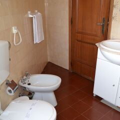 Отель Algardia Marina Parque Apartments By Garvetur Португалия, Виламура - отзывы, цены и фото номеров - забронировать отель Algardia Marina Parque Apartments By Garvetur онлайн ванная