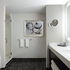 Отель JW Marriott Essex House New York США, Нью-Йорк - 8 отзывов об отеле, цены и фото номеров - забронировать отель JW Marriott Essex House New York онлайн ванная фото 2