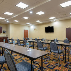 Отель Holiday Inn Express and Suites Lafayette East