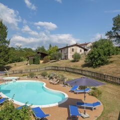 Отель Farmhouse Located in the Beautiful Aulla in Northern Tuscany Аулла бассейн