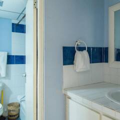 Отель Moonlight Beach Studio At Montego Bay Club Resort Ямайка, Монтего-Бей - отзывы, цены и фото номеров - забронировать отель Moonlight Beach Studio At Montego Bay Club Resort онлайн ванная