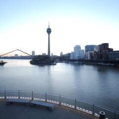 Отель Holiday Inn Express Dusseldorf - City Германия, Дюссельдорф - 2 отзыва об отеле, цены и фото номеров - забронировать отель Holiday Inn Express Dusseldorf - City онлайн приотельная территория