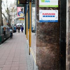 Отель Karavan Inn парковка