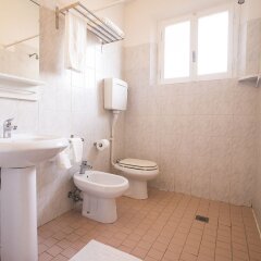 Отель 21 Riccione Италия, Риччоне - отзывы, цены и фото номеров - забронировать отель 21 Riccione онлайн ванная фото 2