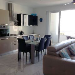 Апартаменты Luxury Seafront Apartment With Pool комната для гостей фото 3