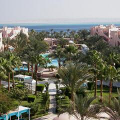 Отель Le Pacha Resort пляж