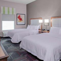 Отель Hampton Inn And Suites By Hilton Columbus Scioto Downs комната для гостей