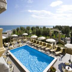 Hotel Vittoria бассейн