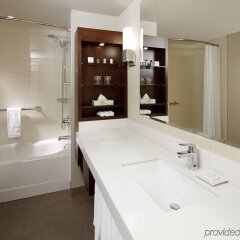 Отель Delta Hotels by Marriott Montreal Канада, Монреаль - отзывы, цены и фото номеров - забронировать отель Delta Hotels by Marriott Montreal онлайн ванная фото 2