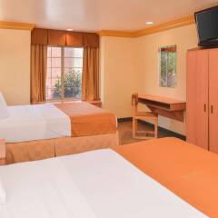 Отель Value Inn Worldwide-LAX сейф в номере