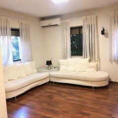Large Renovated 2BR with a nice Balcony Израиль, Иерусалим - отзывы, цены и фото номеров - забронировать отель Large Renovated 2BR with a nice Balcony онлайн фото 2