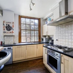 Отель 2 Bedroom House With Garden in Battersea в номере