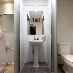 Отель K-Guesthouse Myeongdong 2 Южная Корея, Сеул - отзывы, цены и фото номеров - забронировать отель K-Guesthouse Myeongdong 2 онлайн ванная фото 2