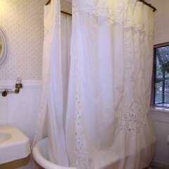 A Victorian Garden Inn in Glen Ellen, United States of America from 184$, photos, reviews - zenhotels.com bathroom photo 2