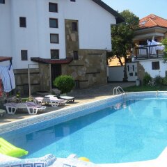 Отель Guest House Yanina Болгария, Генерал-Кантраджиево - отзывы, цены и фото номеров - забронировать отель Guest House Yanina онлайн бассейн фото 2