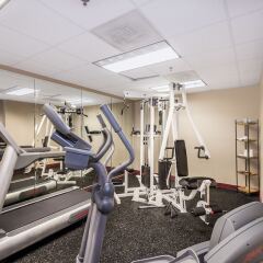 Отель Comfort Inn & Suites Maingate South фитнесс-зал